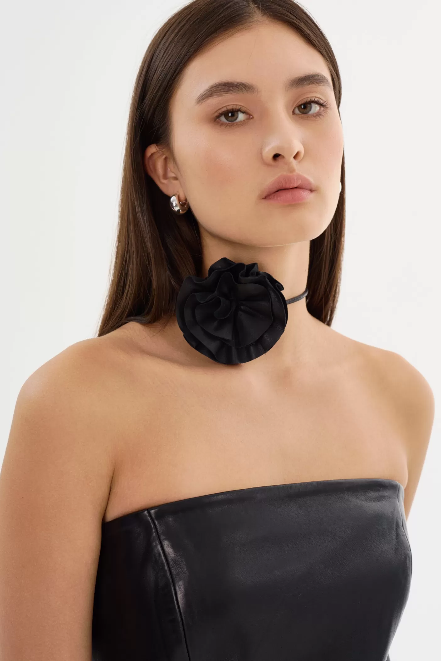 LAMARQUE GEMMA | Collier Ras Du Cou En Cuir à Rosette Noir Flash Sale